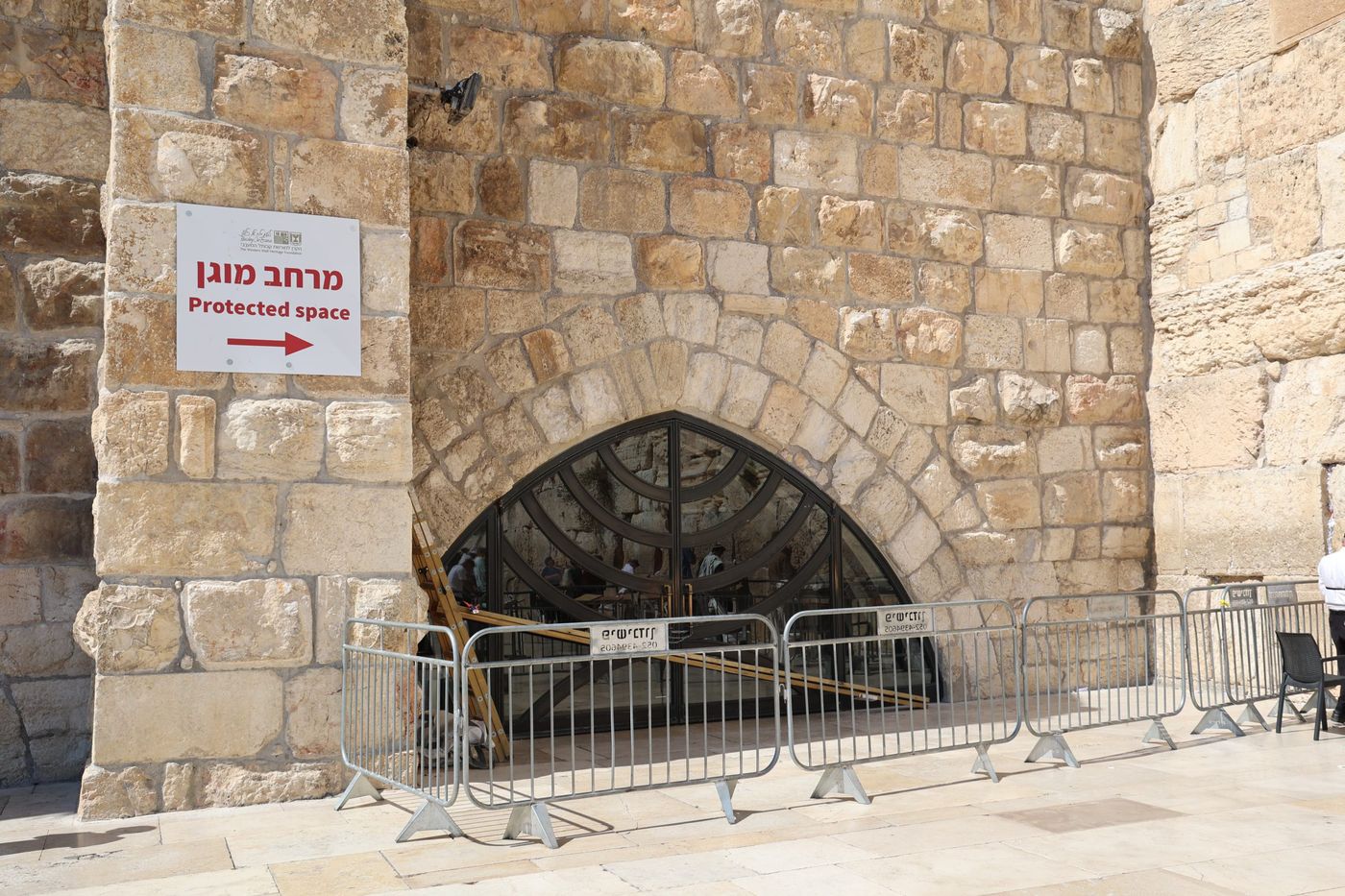 יממה לפני ט' באב: אבן נפלה לרחבת הכותל המערבי