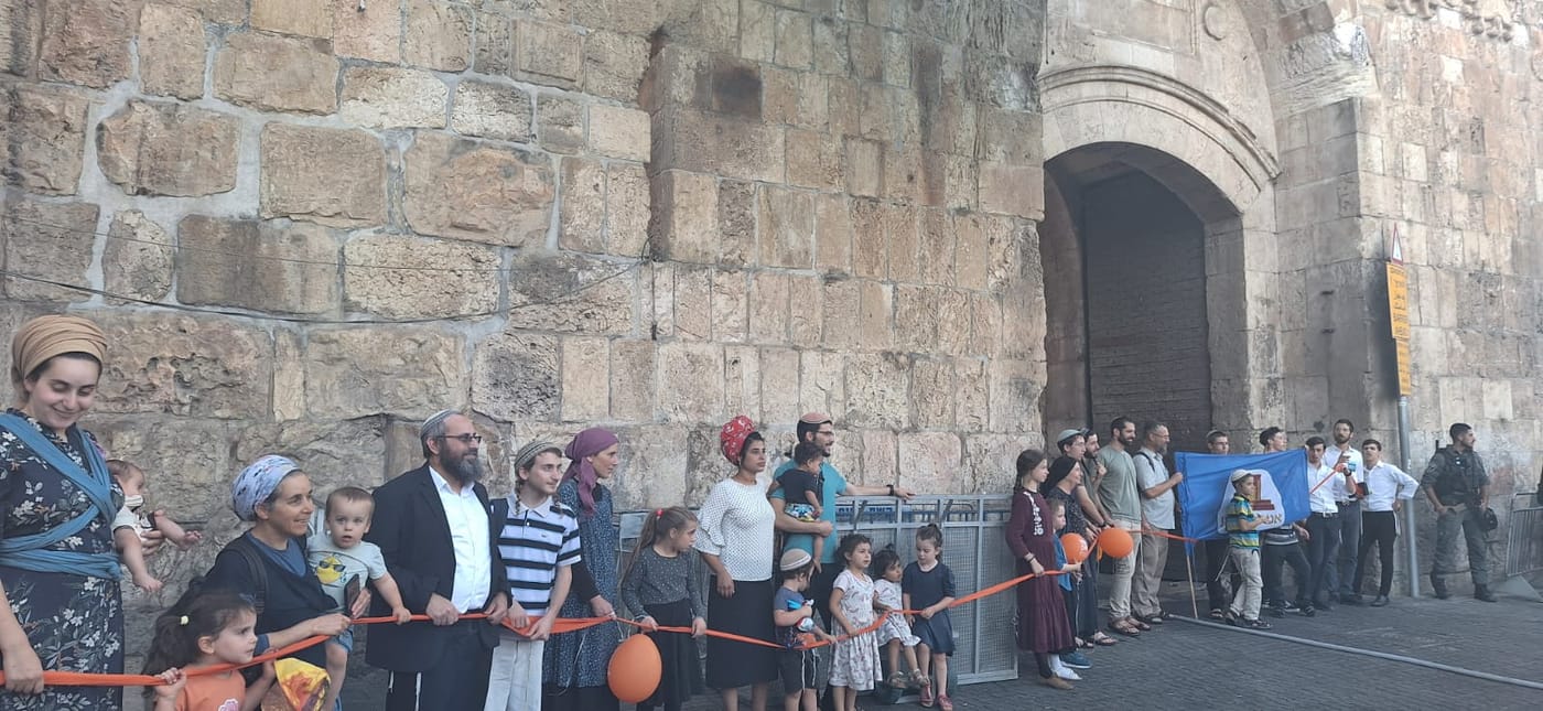 השרשרת האנושית סביב הר הבית: "הניצחון עובר כאן"