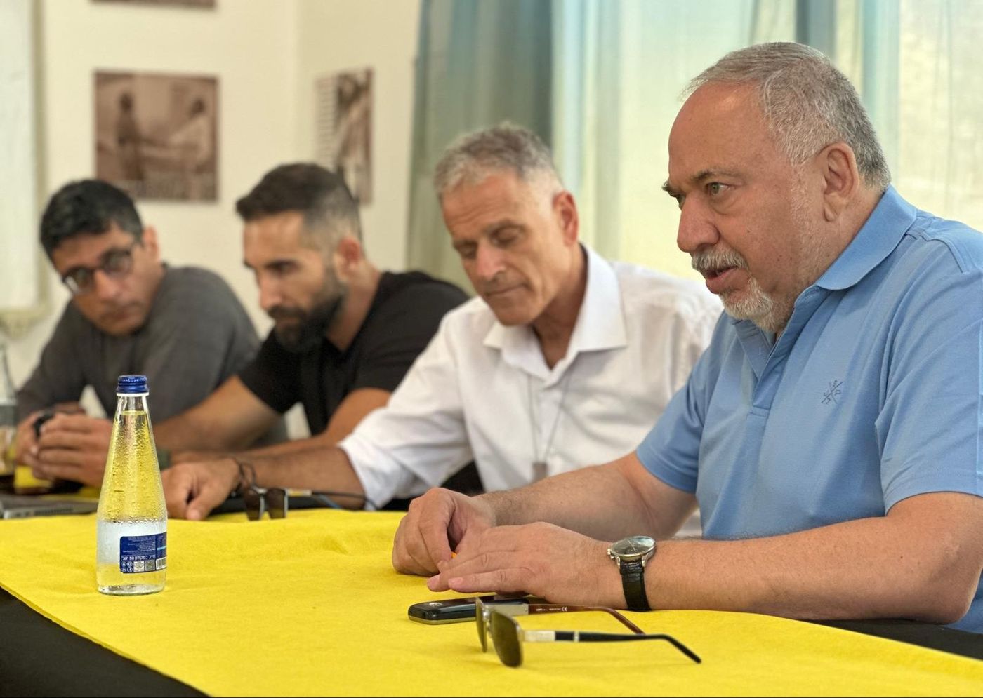 ליברמן עם ראשי המועצות (ללא קרדיט)