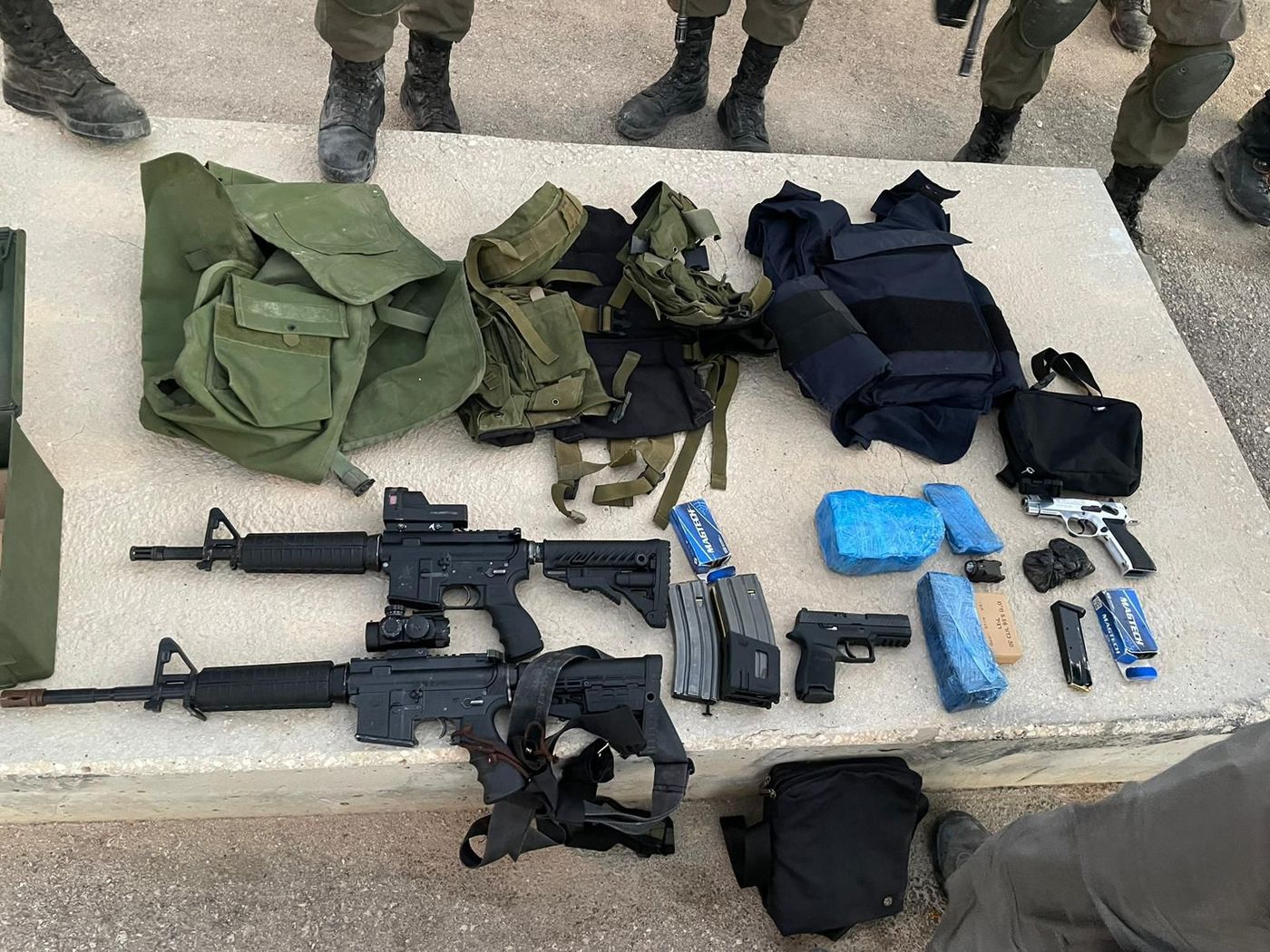 מתחת לערמות הזבל: כך מסתירים ביו"ש נשקים לטרור