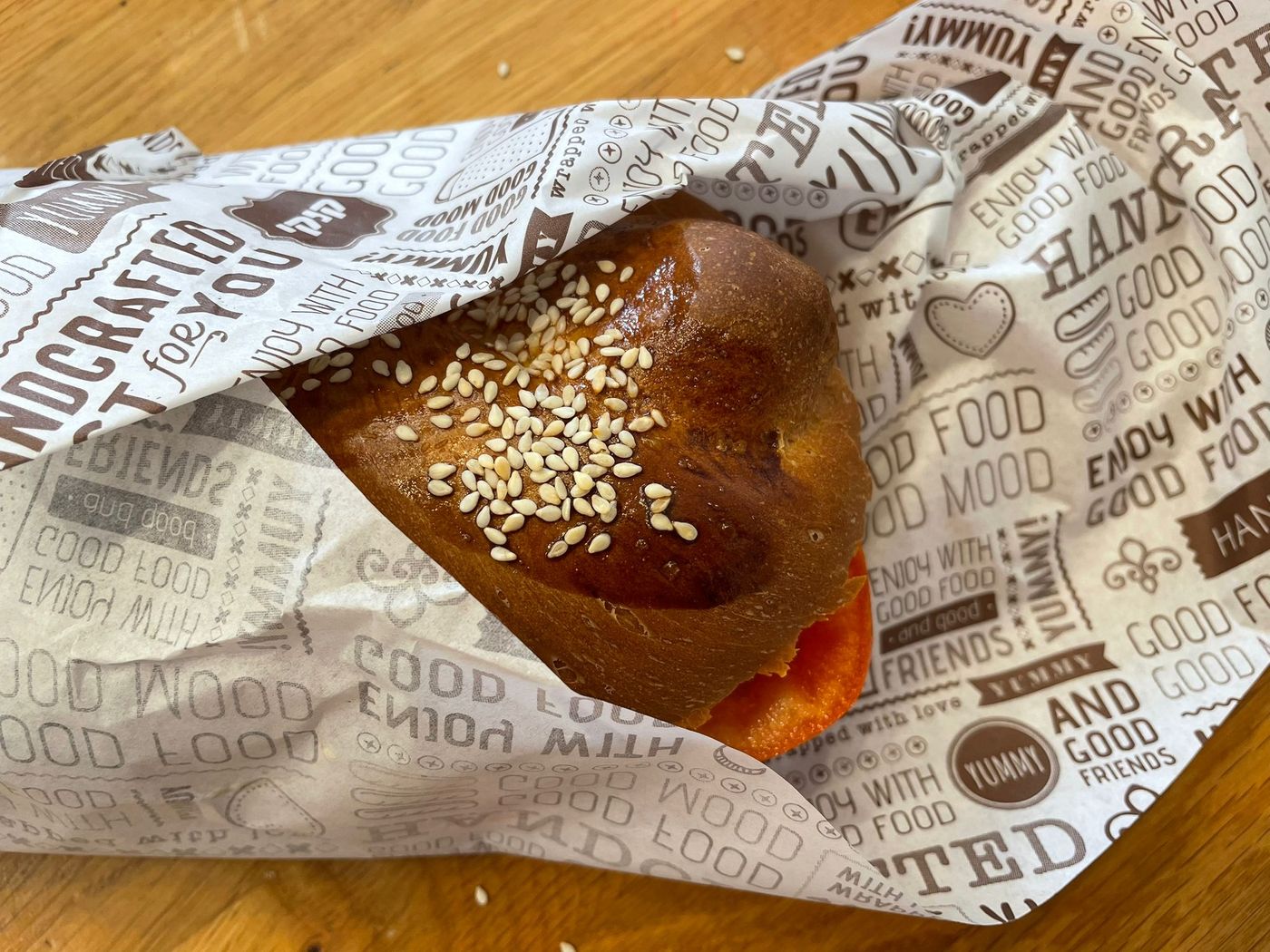 הרגשה של בית קפה בהפסקה: נייר עטיפה לסנדוויצ'ים אטום לנוזלים