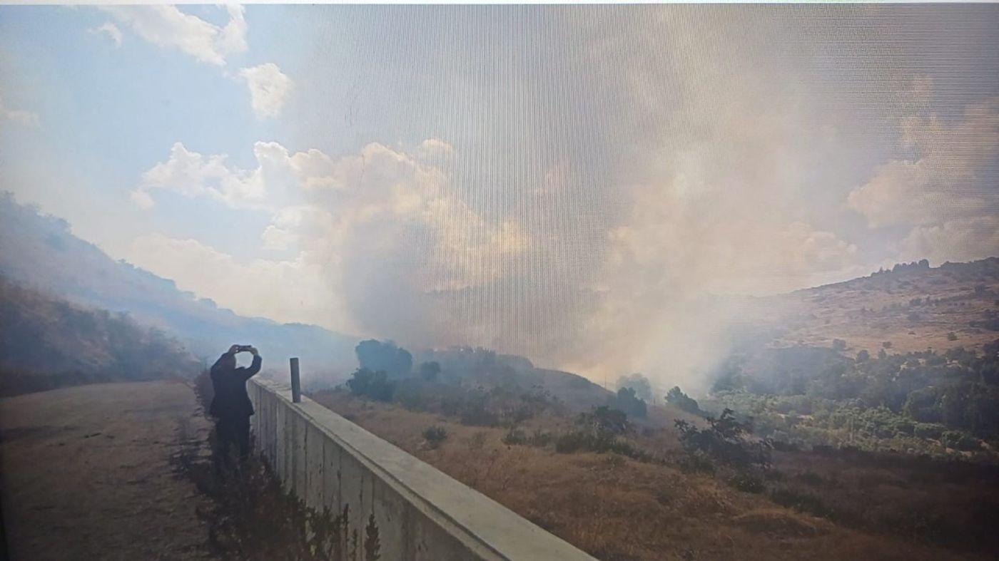 "מתפשטת במהירות לאור הרוחות העזות": שריפה מסכנת בתים בטבריה