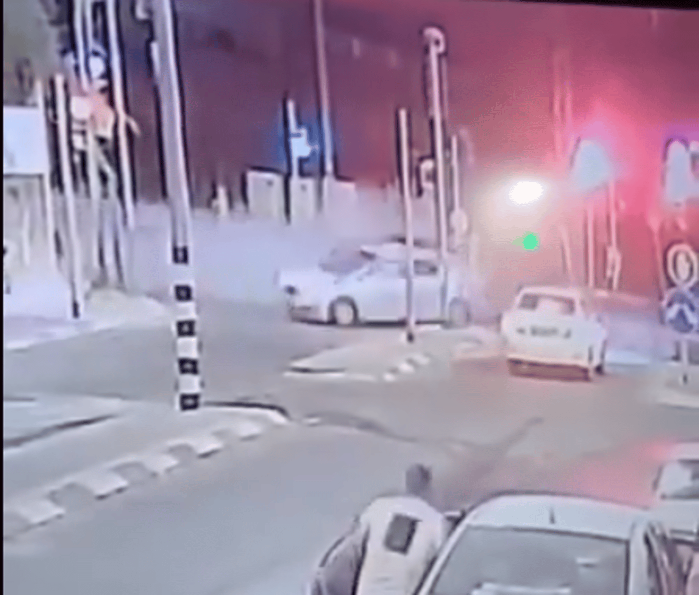 קשה לצפייה: ברחה מהמשטרה ודרסה רוכב אופנוע למוות