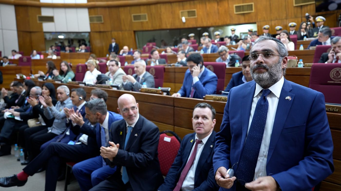 אלחנן דנינו בפרלמנט הפרגוואי