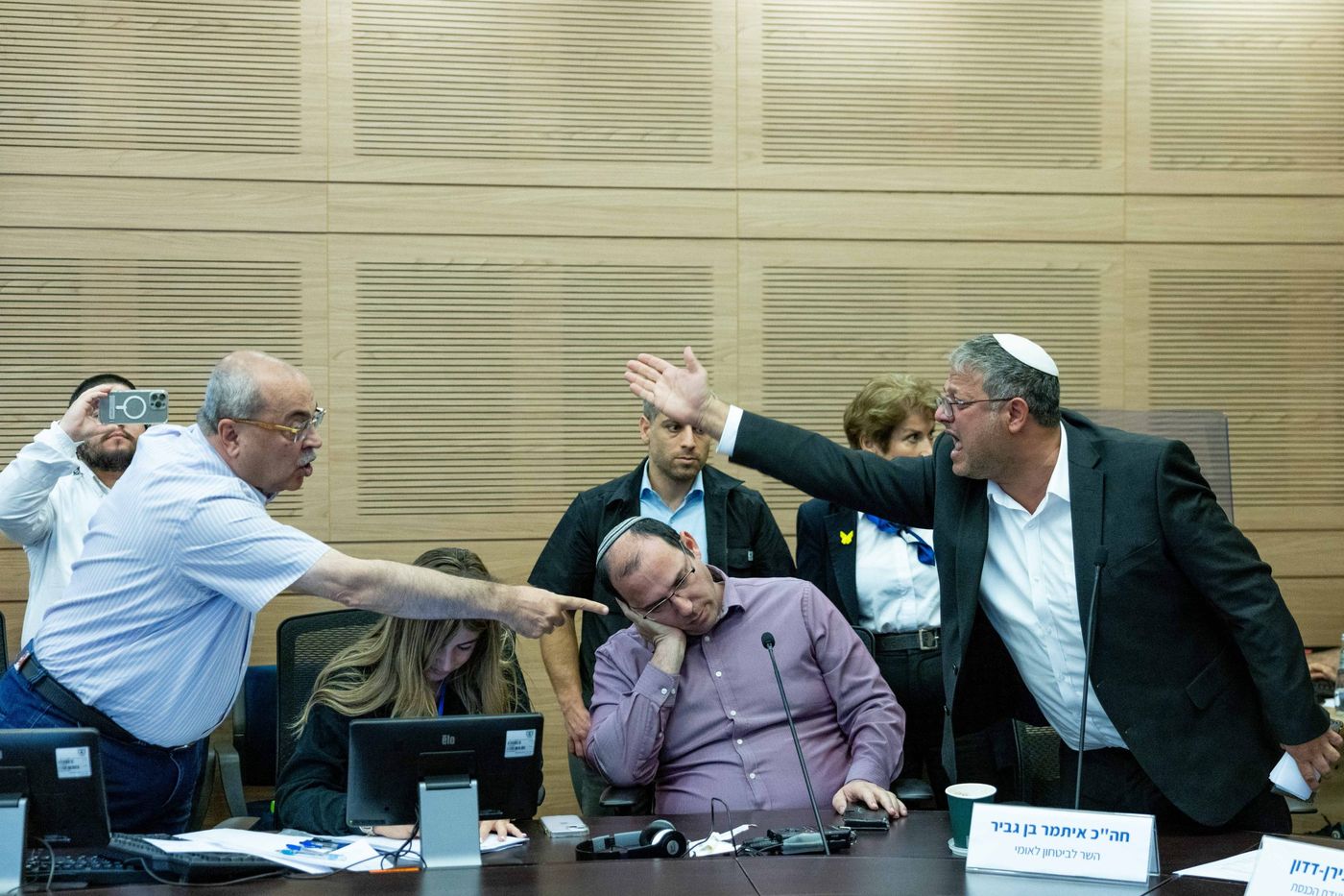 תמונת היום: בן גביר וטיבי צועקים, רוטמן מנמנם