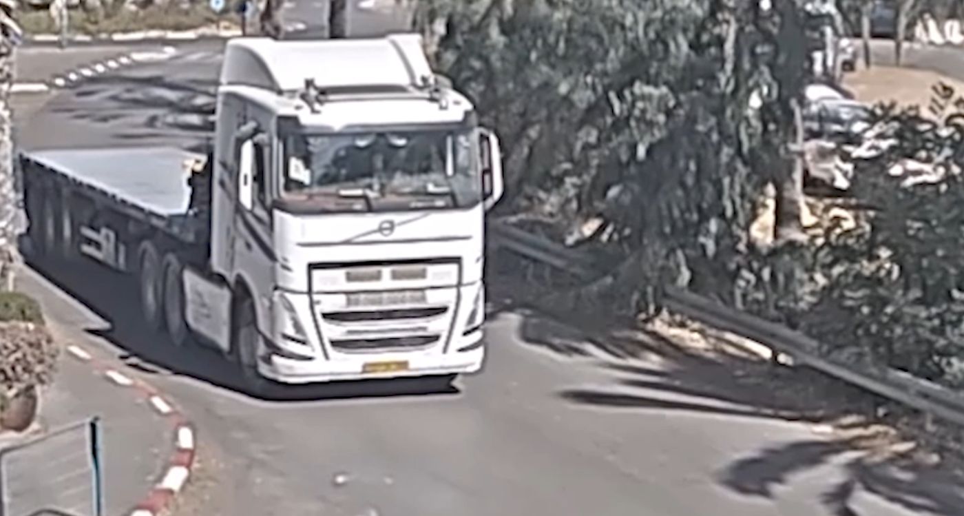 צפו: רגע הפגיעה של המשאית בפיגוע הדריסה בגלילות