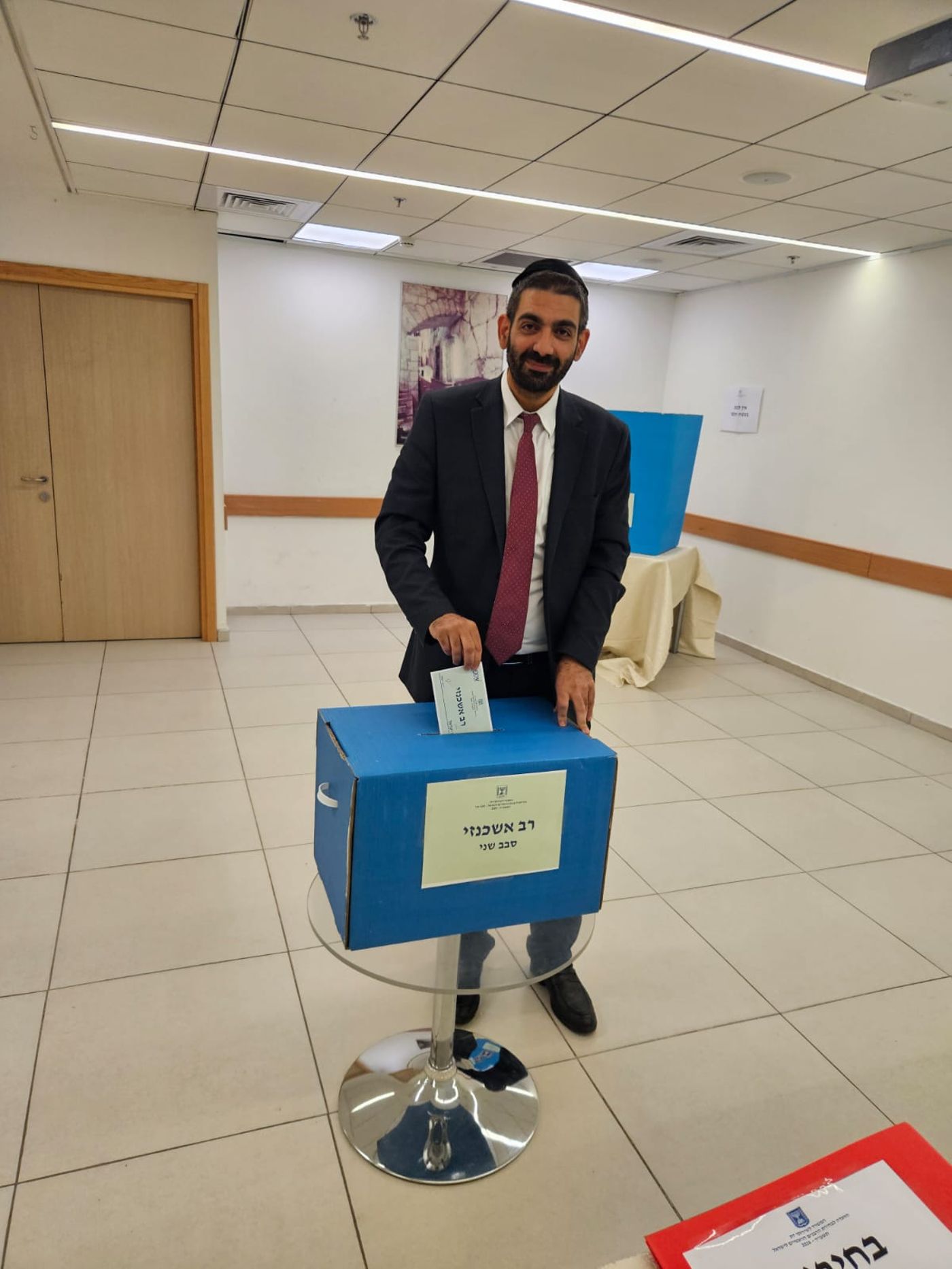נפתחה ההצבעה: החלו הבחירות החוזרות לרב הראשי האשכנזי