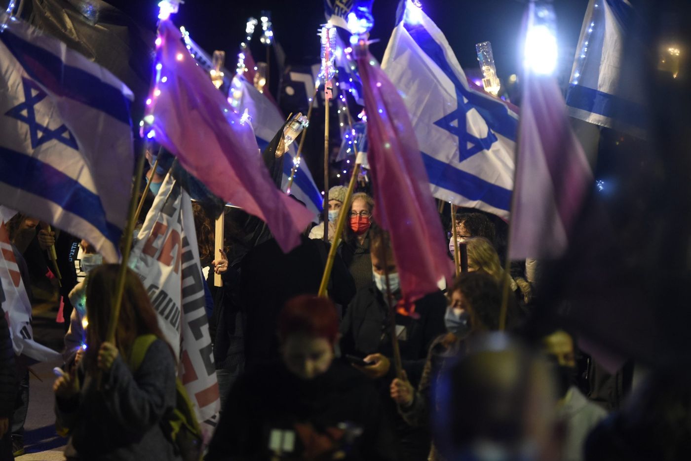אלו מי שלא גינו את פצצות התאורה עד כה