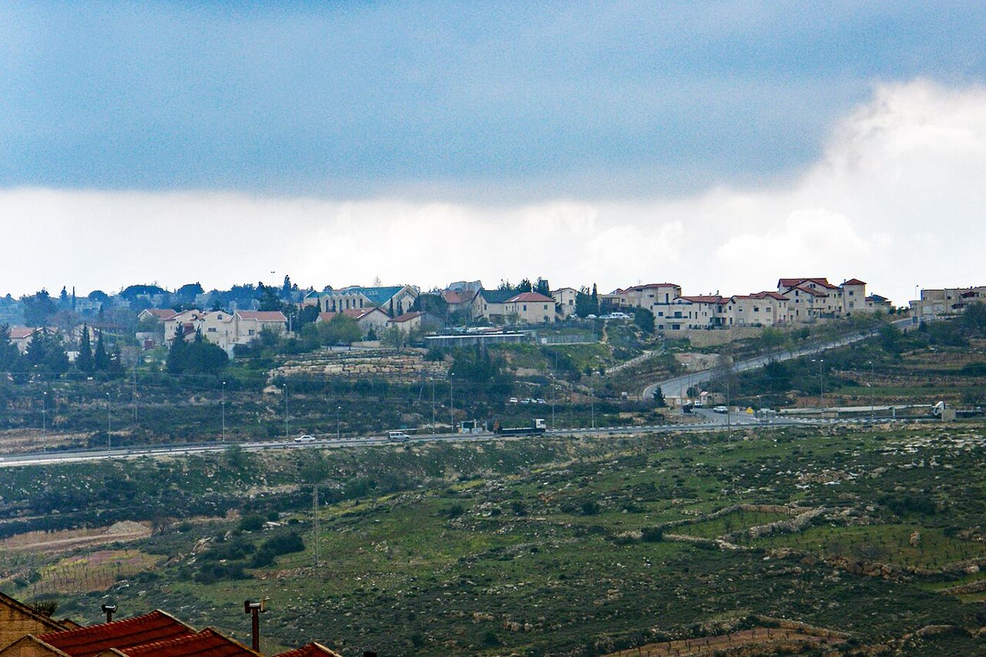 ניסיון דריסה בגוש עציון: שוטר פתח בירי לעבר נהג שניסה לברוח