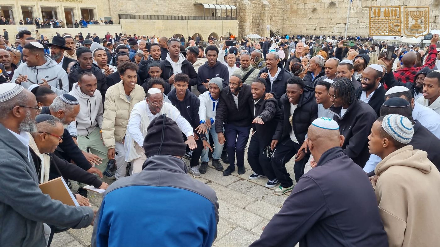 בתפילות על המצב בישראל: עולי אתיופיה ציינו את חג הסיגד בכותל