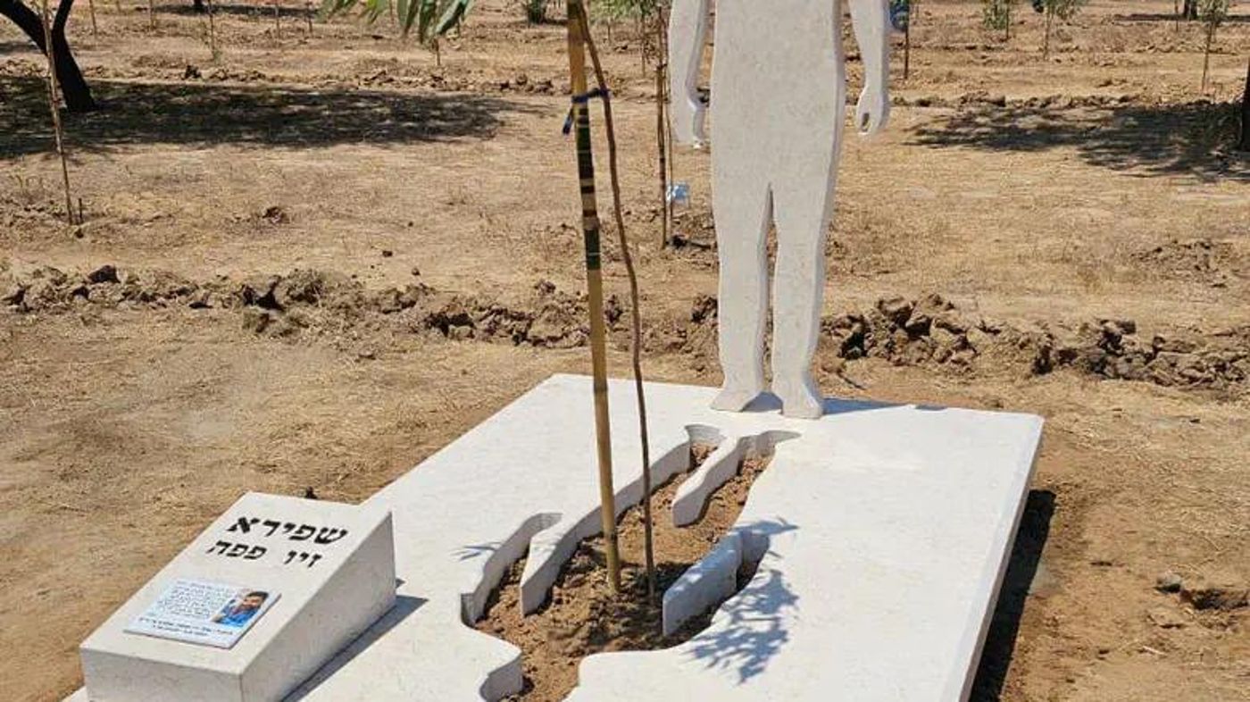 האנדרטה לזכרו של זיו