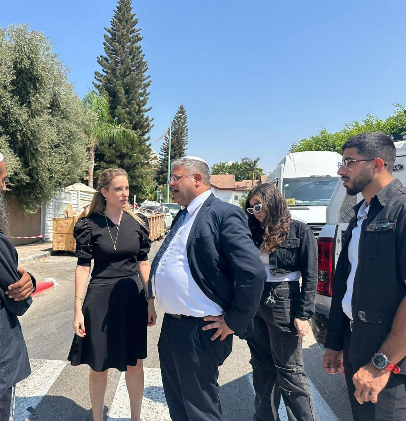 (השר איתמר בן גביר בסיור בלוד עם הדר מילר)