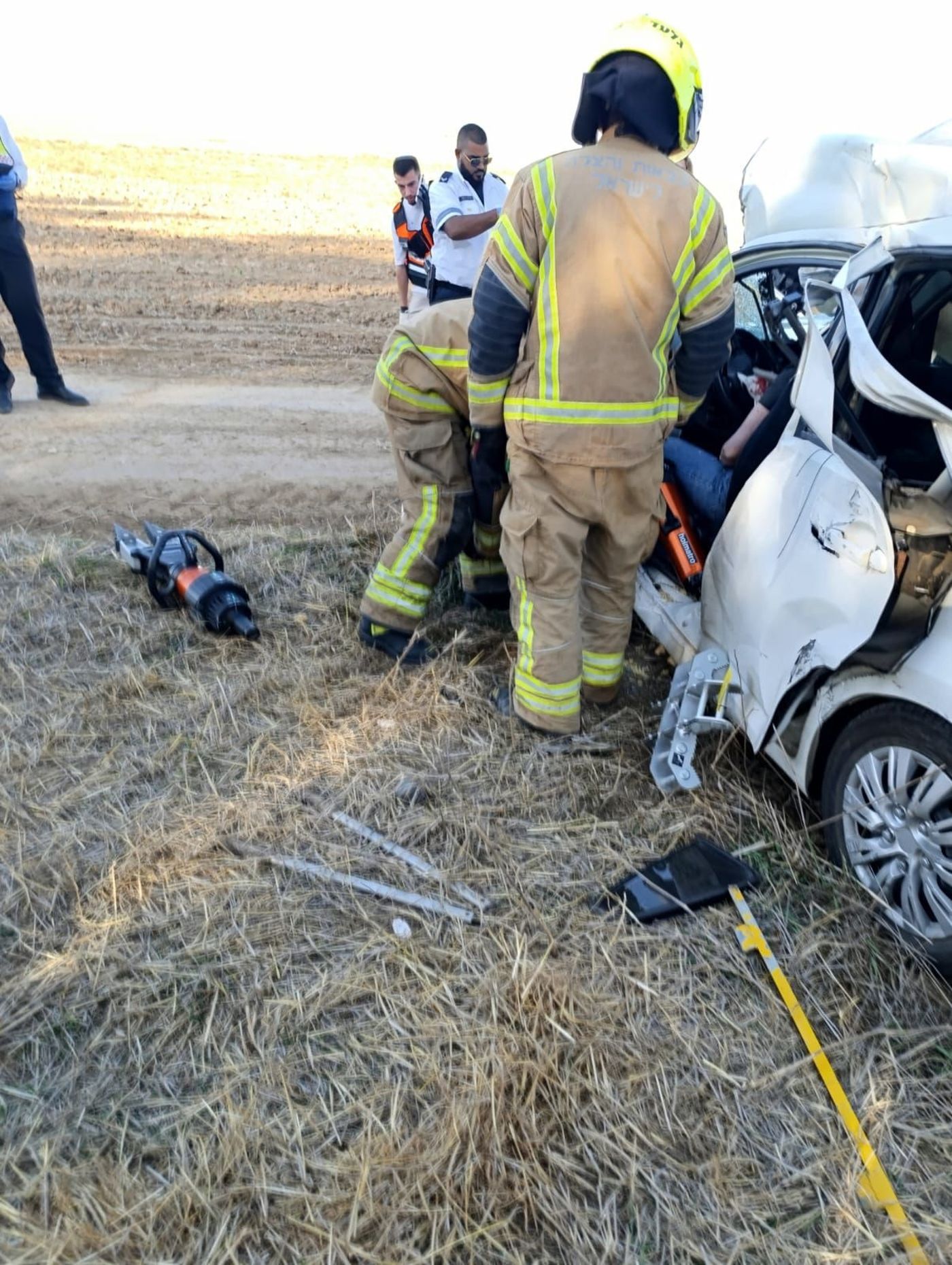 מזעזע: צעירה נהרגה לאחר שנלכדה בתוך רכב שנפגע ממשאית