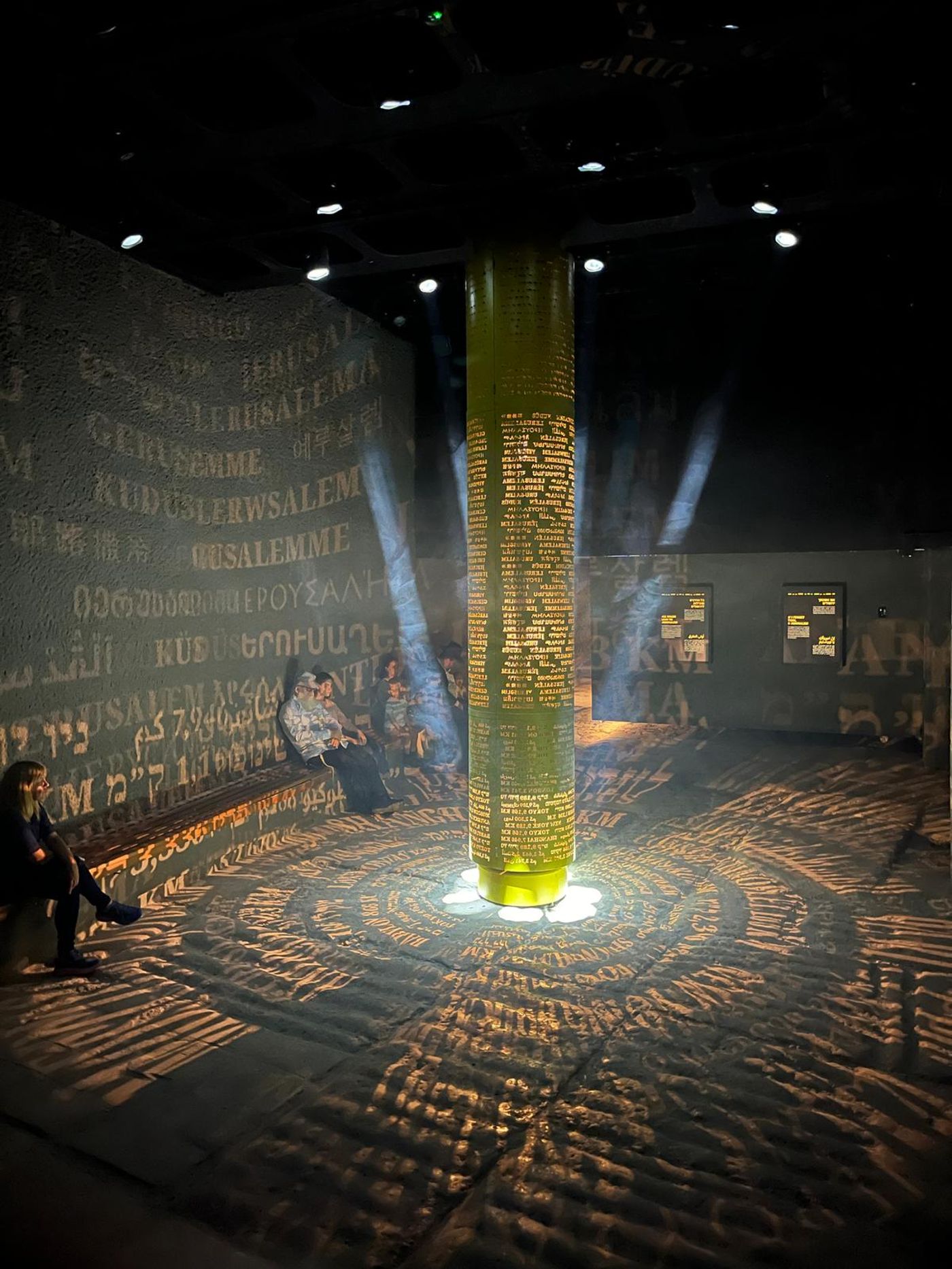 באנו חושך לגרש: חנוכה משפחתי מרגש בירושלים