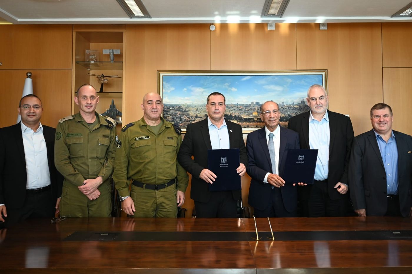 טקס החתימה על רכישת ספינות רשף (דוברות משרד הביטחון)