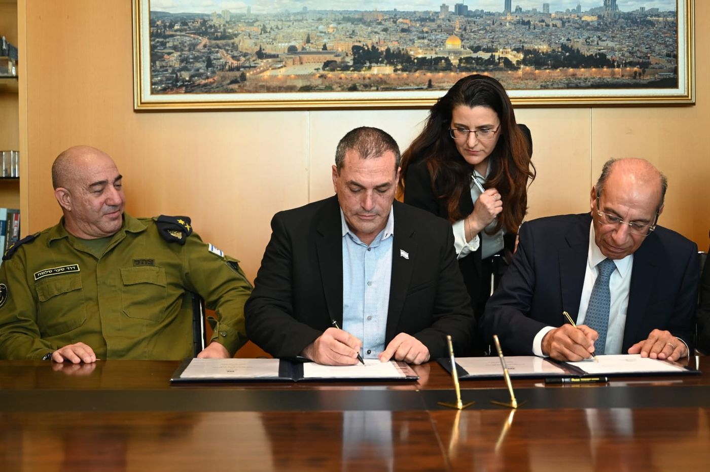 טקס החתימה על רכישת ספינות רשף (דוברות משרד הביטחון)