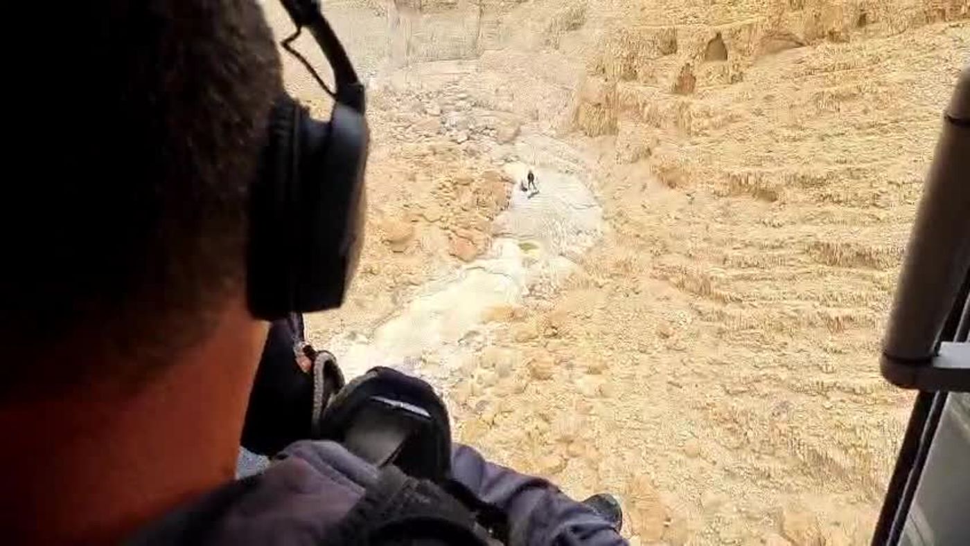 3 מטיילים נקלעו למצוקה וחולצו ממדבר יהודה | תיעוד