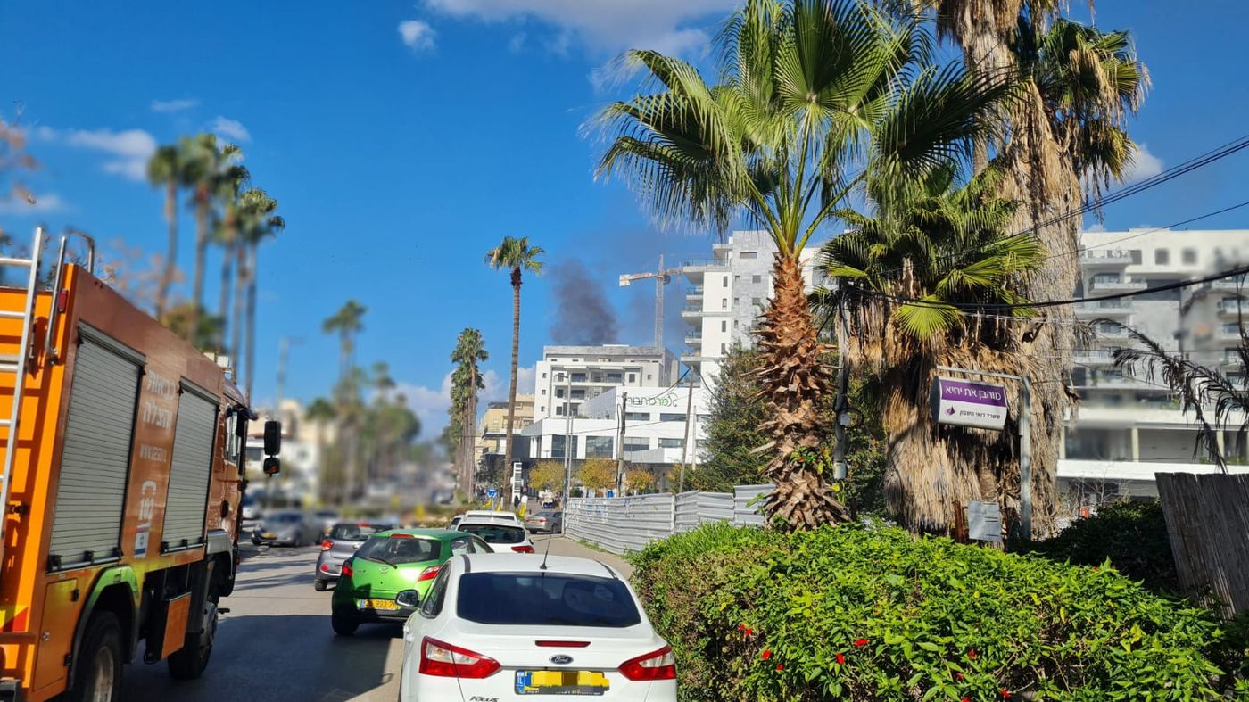8 פצועים בשריפה בפרדס חנה, בהם אחד במצב קשה