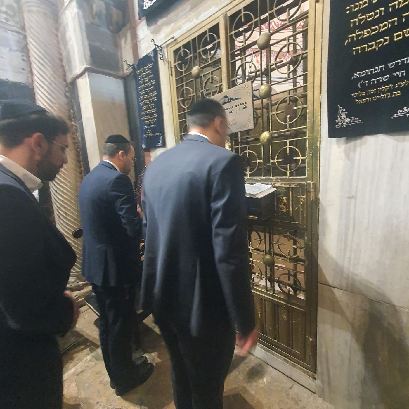 שר הבריאות במערת המכפלה