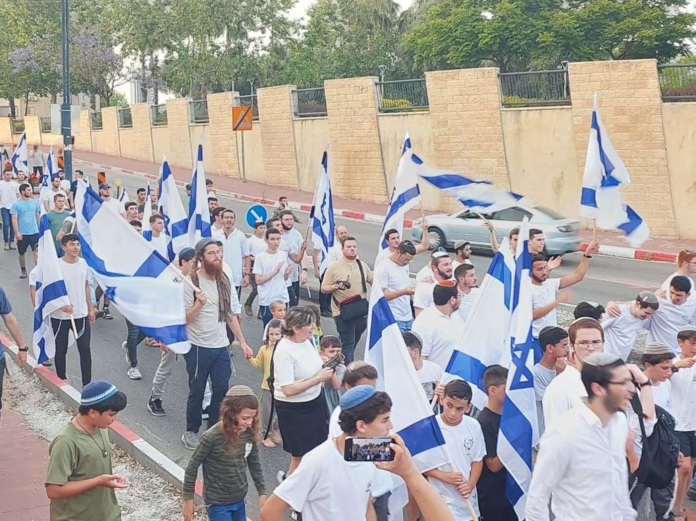 תלמידי הישיבה שומרים על צביונה היהודי של העיר