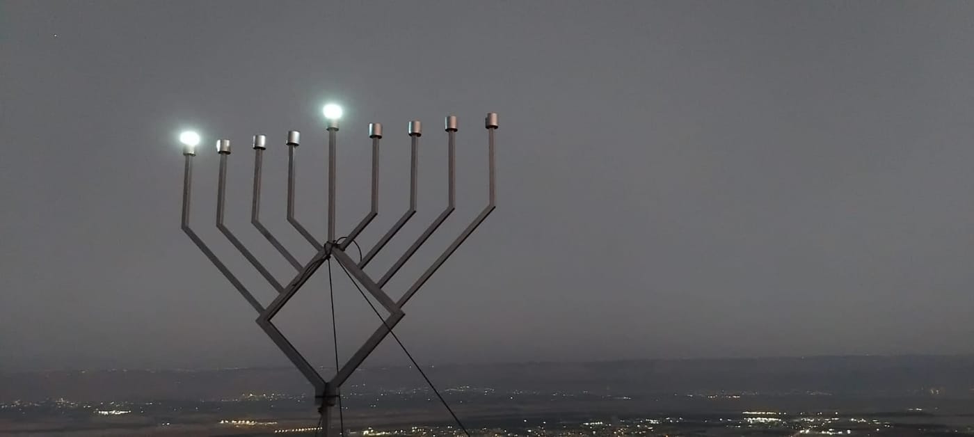 אחרי עשרות שנים: חנוכייה הודלקה במקום בו נפל שמעון החשמונאי