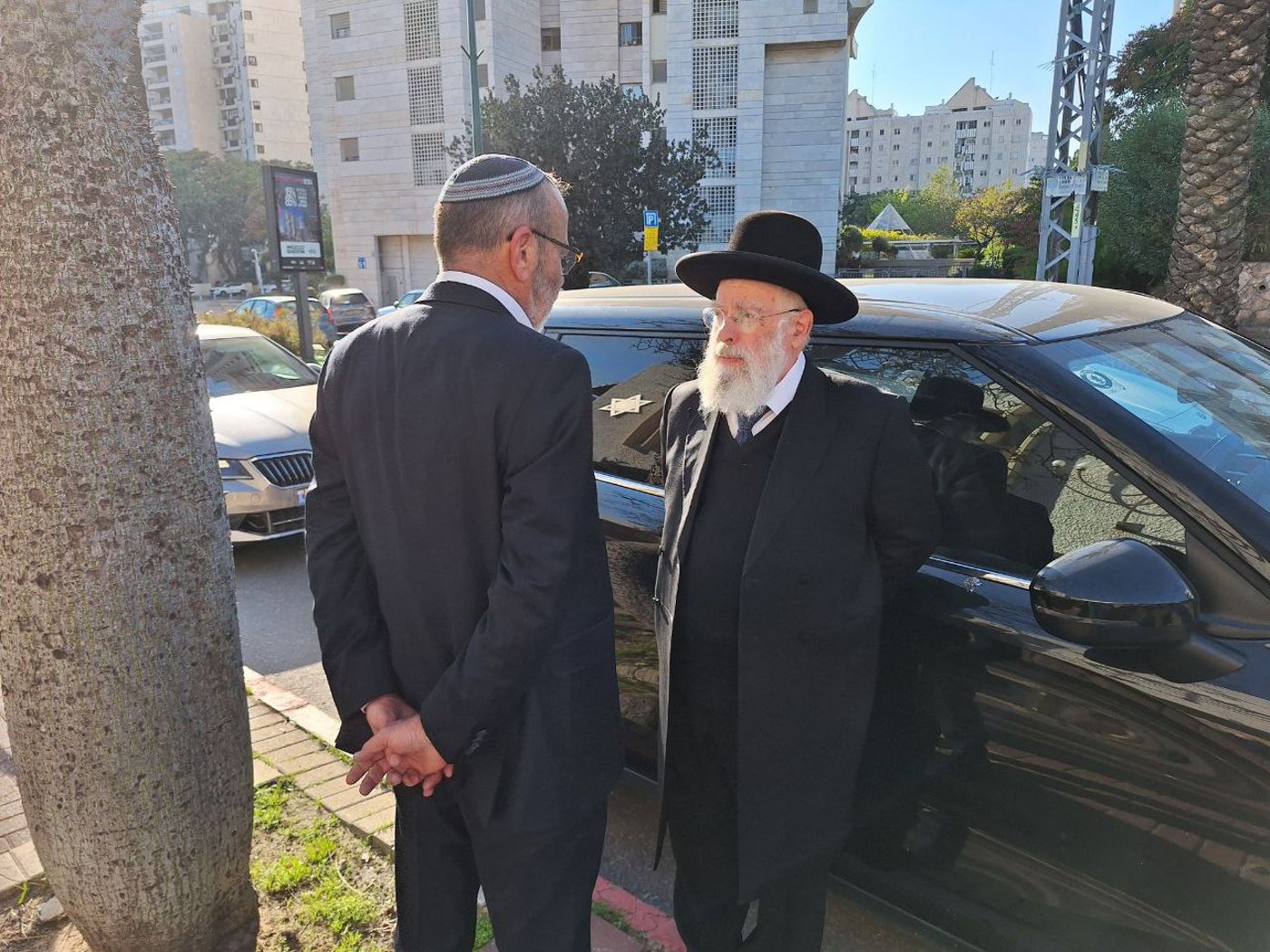 הרב יעקב שפירא בהלווית הרב גליקסברג