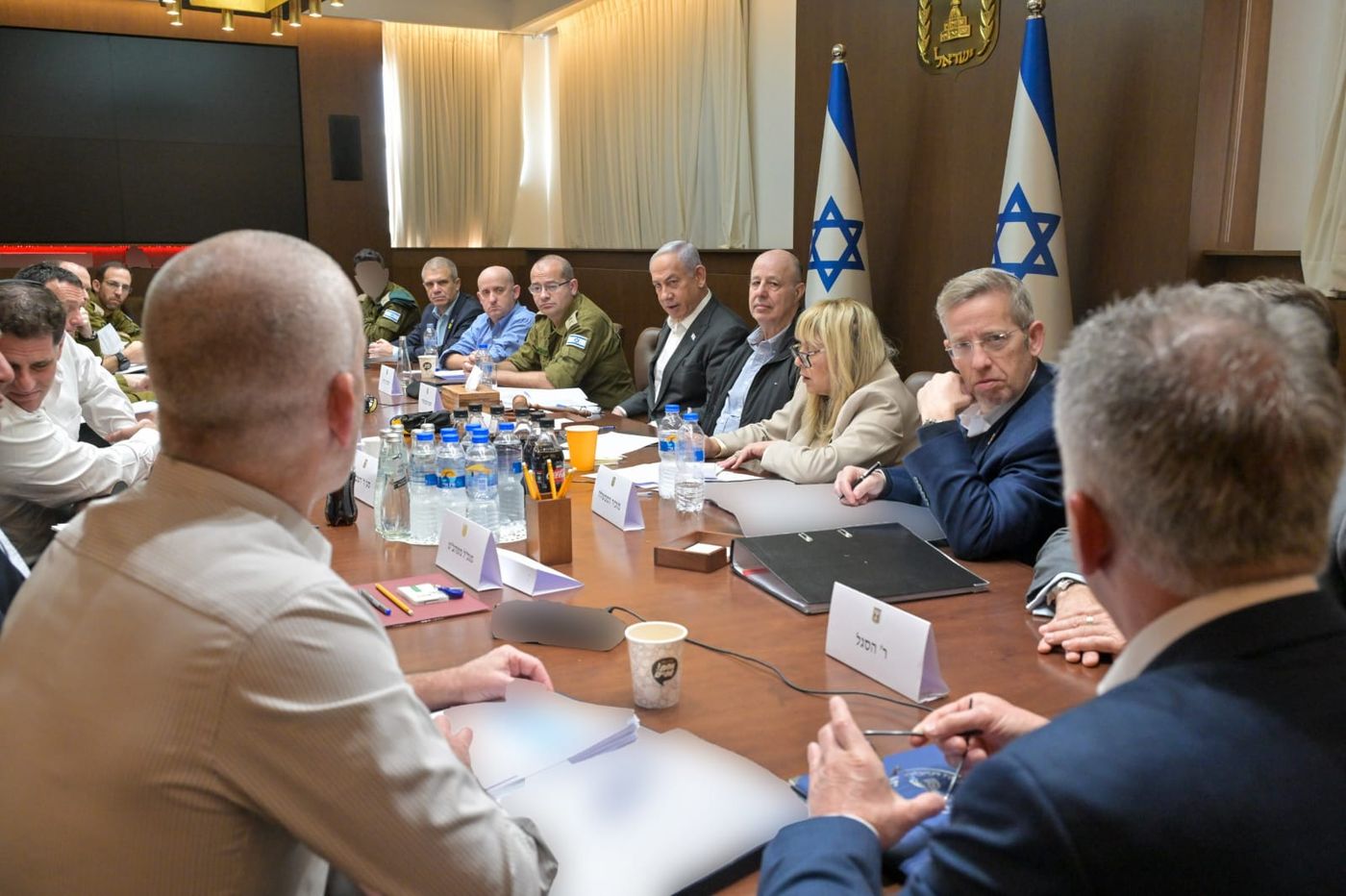 בדרך לאישור העסקה: החלה ישיבת הקבינט