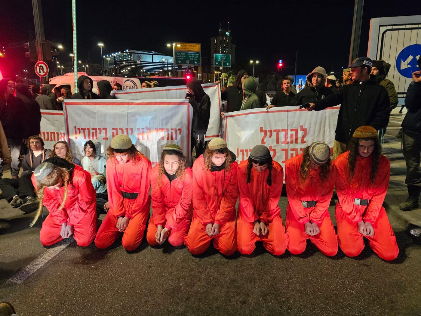 "יהודי לא יורה ביהודי": מאות חסמו את הכניסה לירושלים