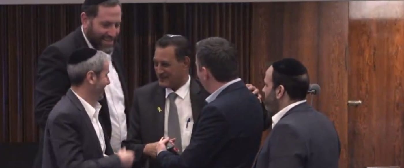 מרגש: הח"כים נפרדו מסדרני הכנסת שיוצאים לגמלאות. צפו