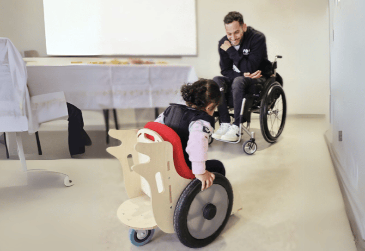 מכללת עזריאלי להנדסה ומיזם TOM  למען ילדים בעלי מוגבלויות