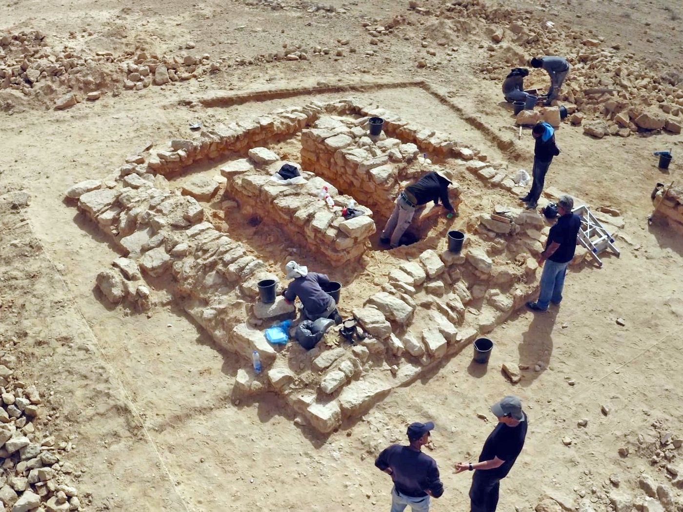 חפירת רשות העתיקות בנגב (אמיל אלג'ם רשות העתיקות)