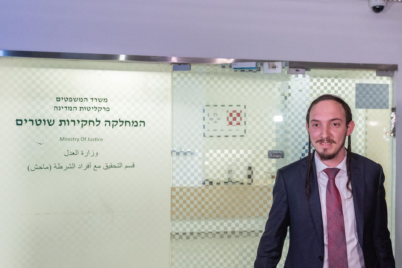 דורפמן בכניסה למשרדי מח"ש (חיים גולדברג/פלאש90)