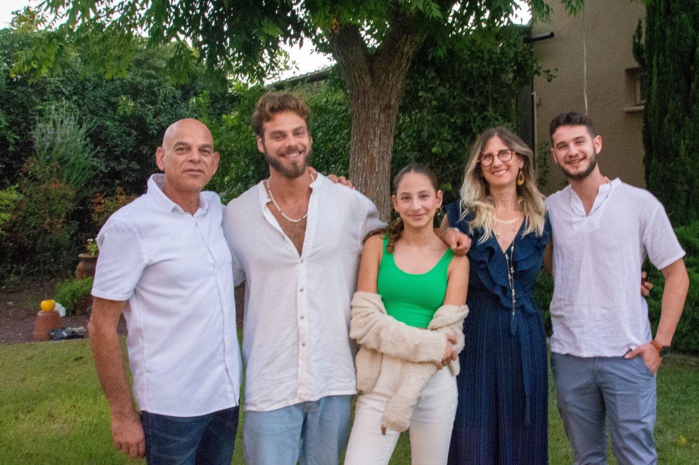 משפחתו של אלון
