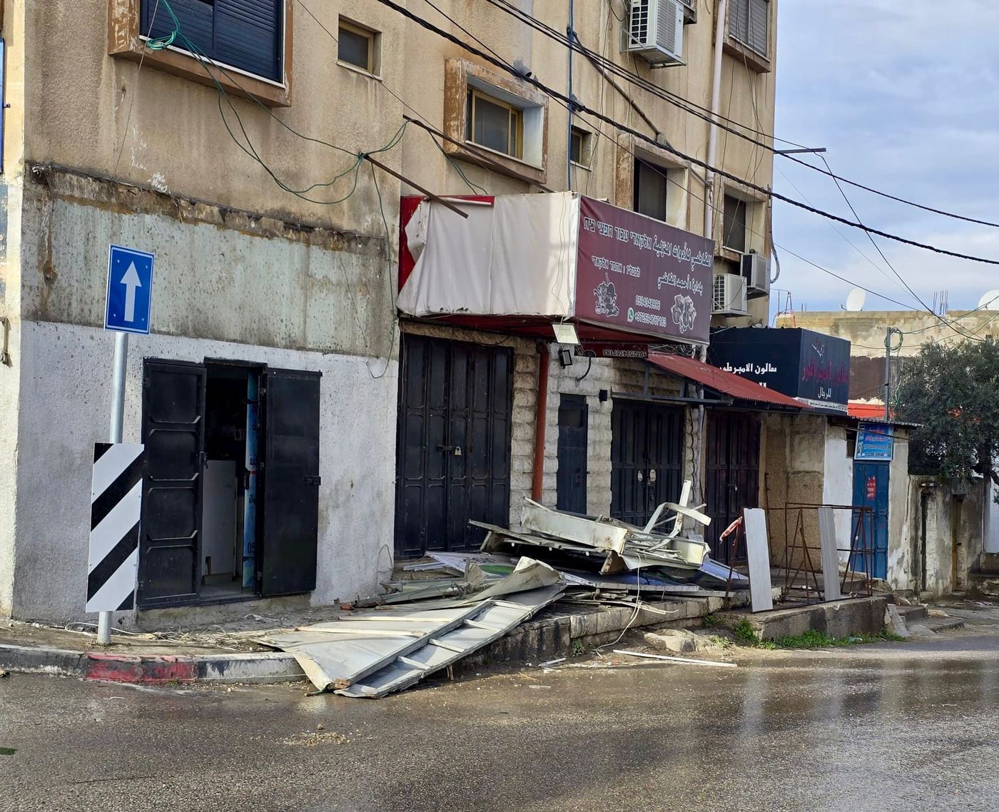 הרס החנויות הבלתי חוקיות החל (קרדיט: דוברות קדומים)