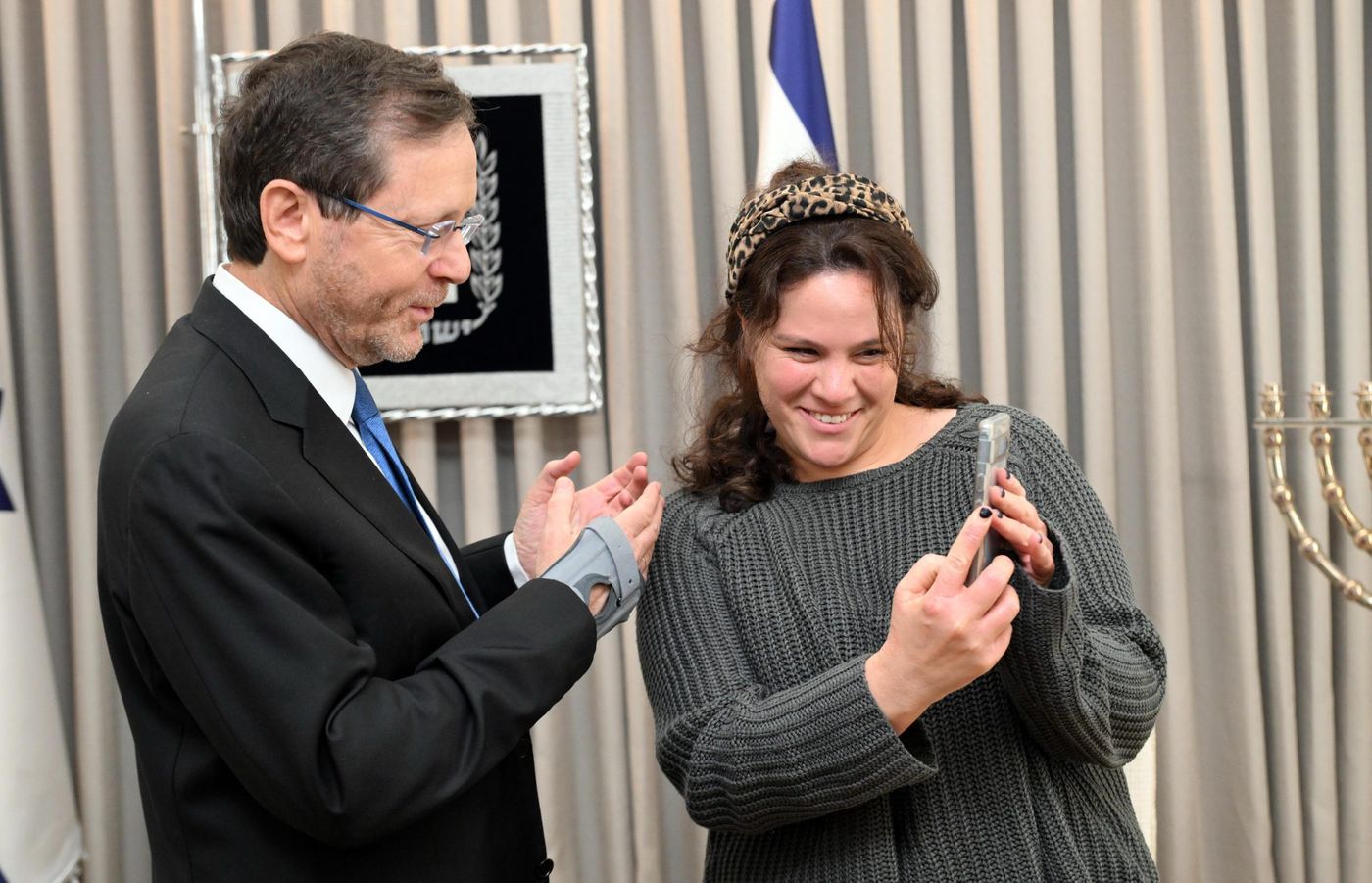 הרצוג נפגש עם אלמנות סרוגות: "עם ישראל מצדיע לכן"