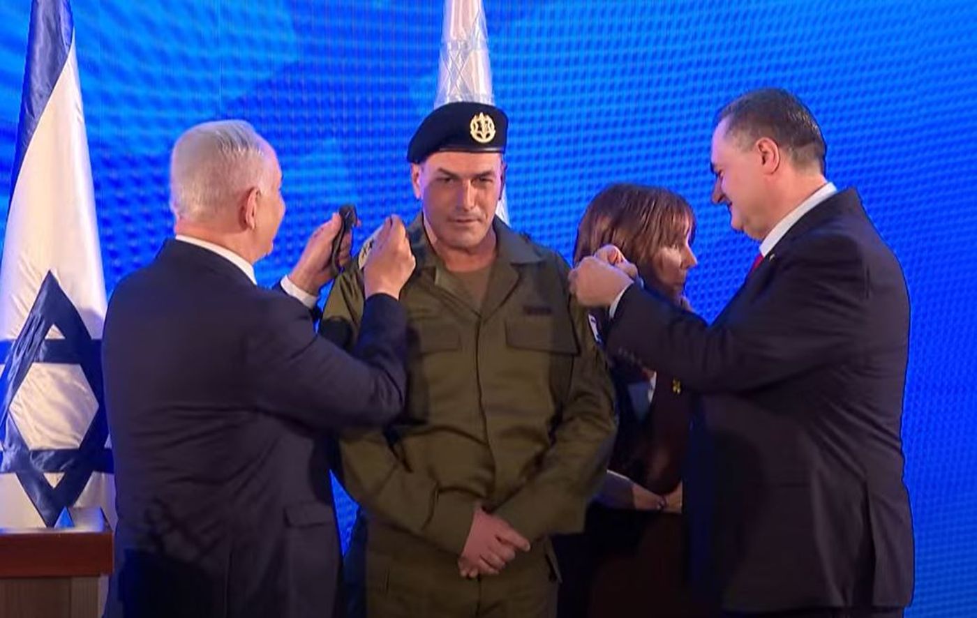 ראש הממשלה, שר הביטחון ואורנה זמיר מעניקים את הדרגות