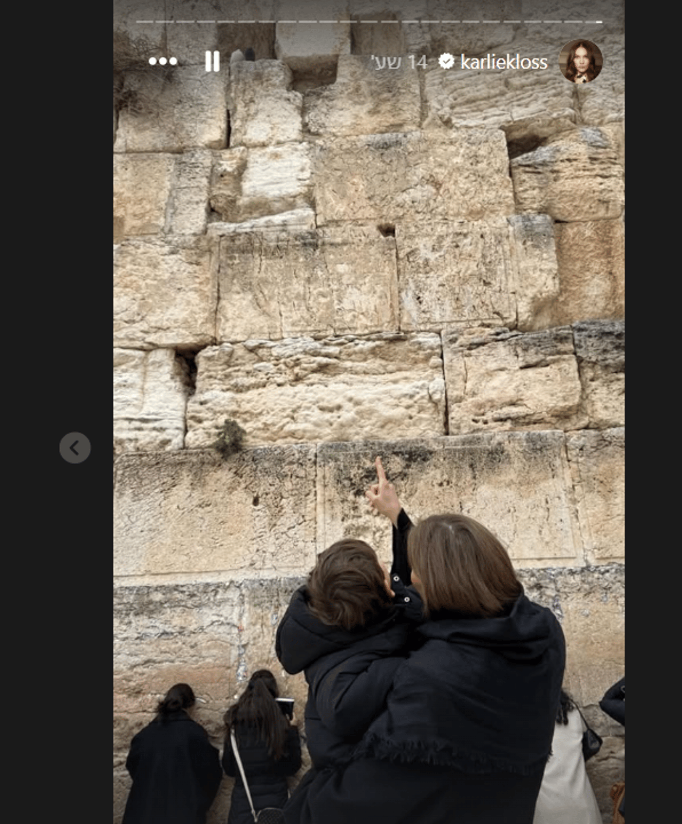 (צילום מסך אינסטגרם קרלי קלוס)