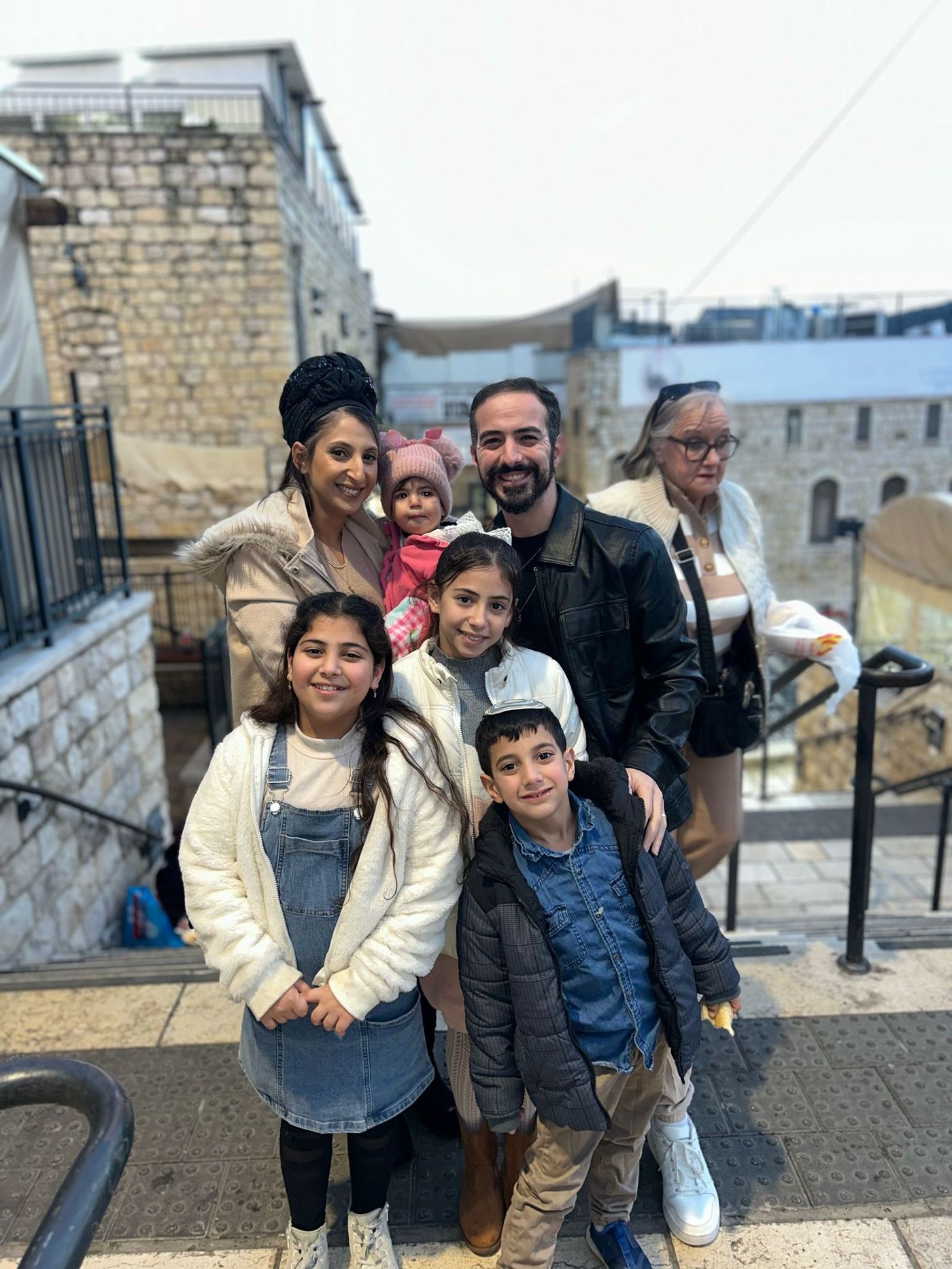 חננאל אוחנה ומשפחתו (צילום באדיבות המשפחה)