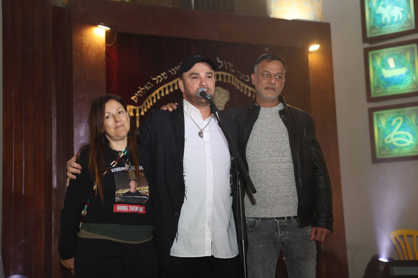 הזמר והיוצר דוד דאור עם קובי ואיילת סמרנו (צילום אור גפן)