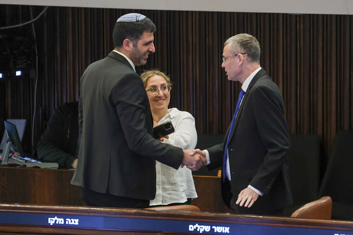 קרעי ולוין במהלך ההצבעות הלילה