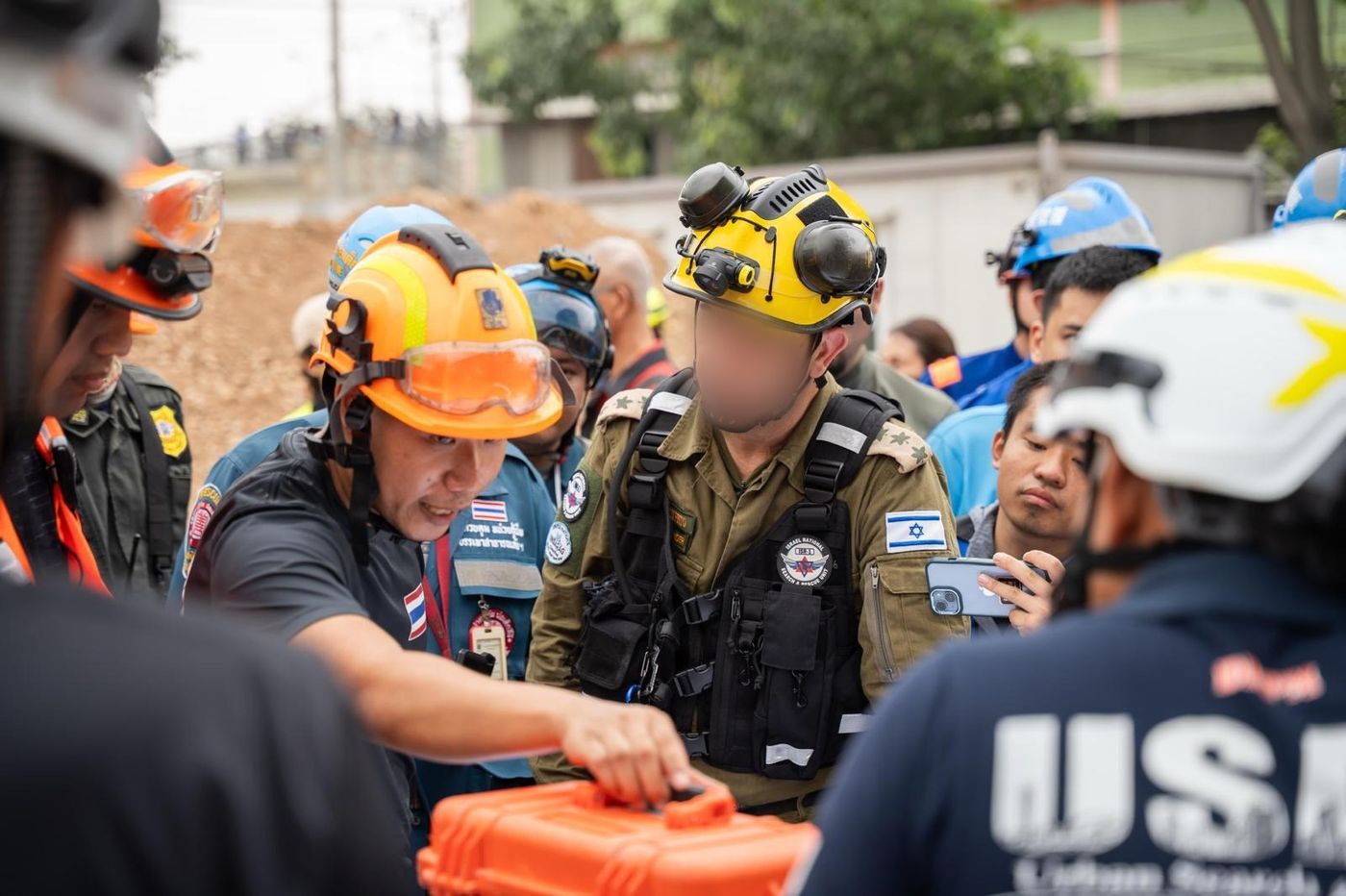 משלחת ישראלית יצאה לתאילנד בעקבות רעידת האדמה | צפו בתמונות