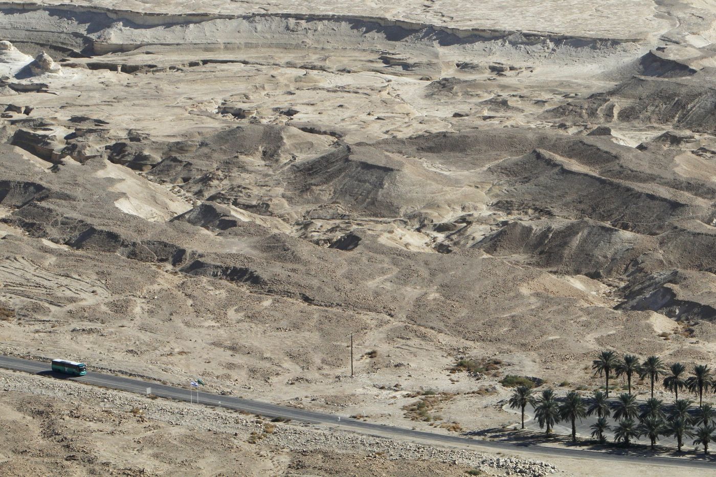 מסוקים נשלחו לנחל דרגה לחלץ שבעה לכודים במקום
