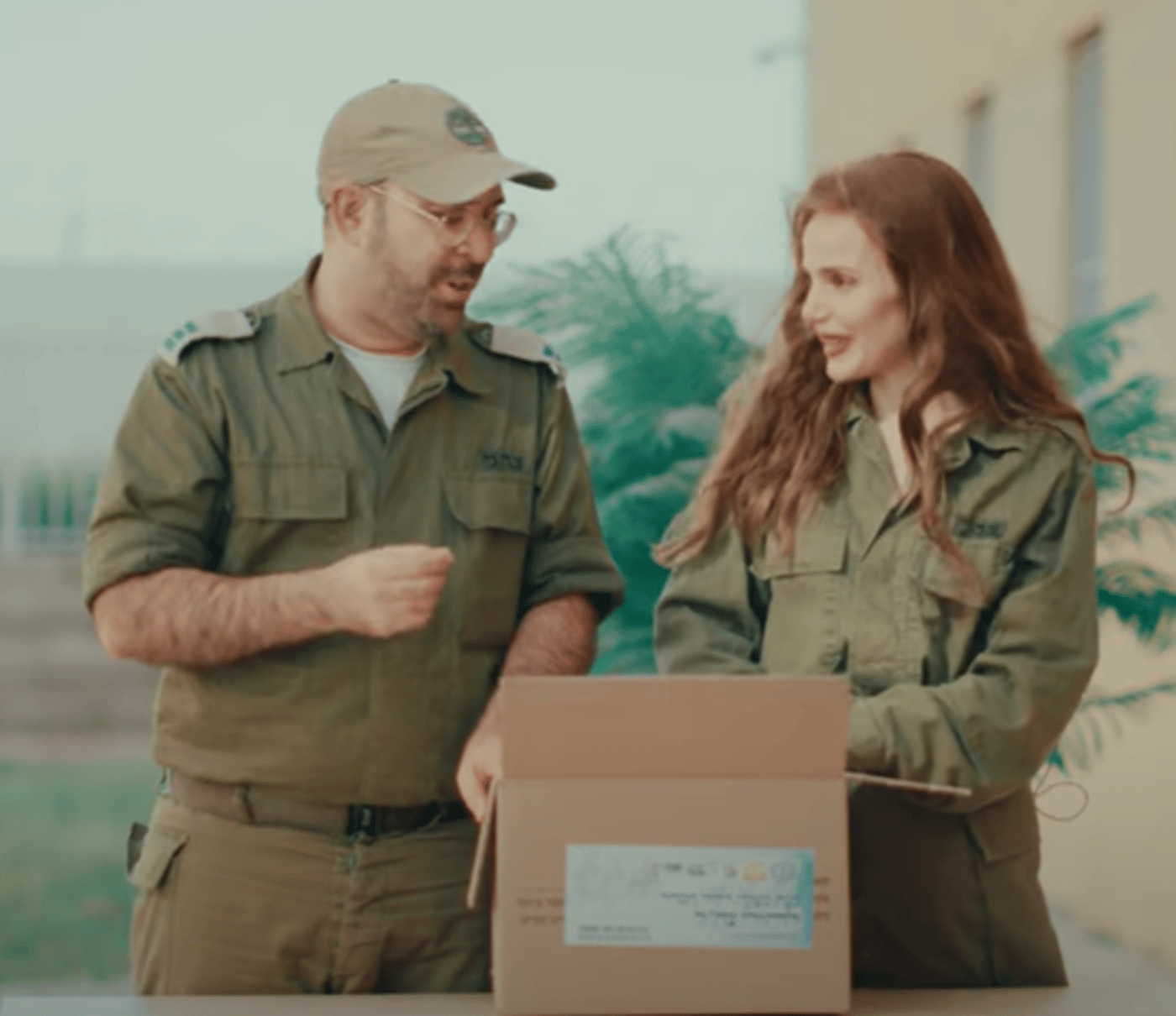 איך נראית מנת קרב של ליל הסדר? צפו באנבוקסינג