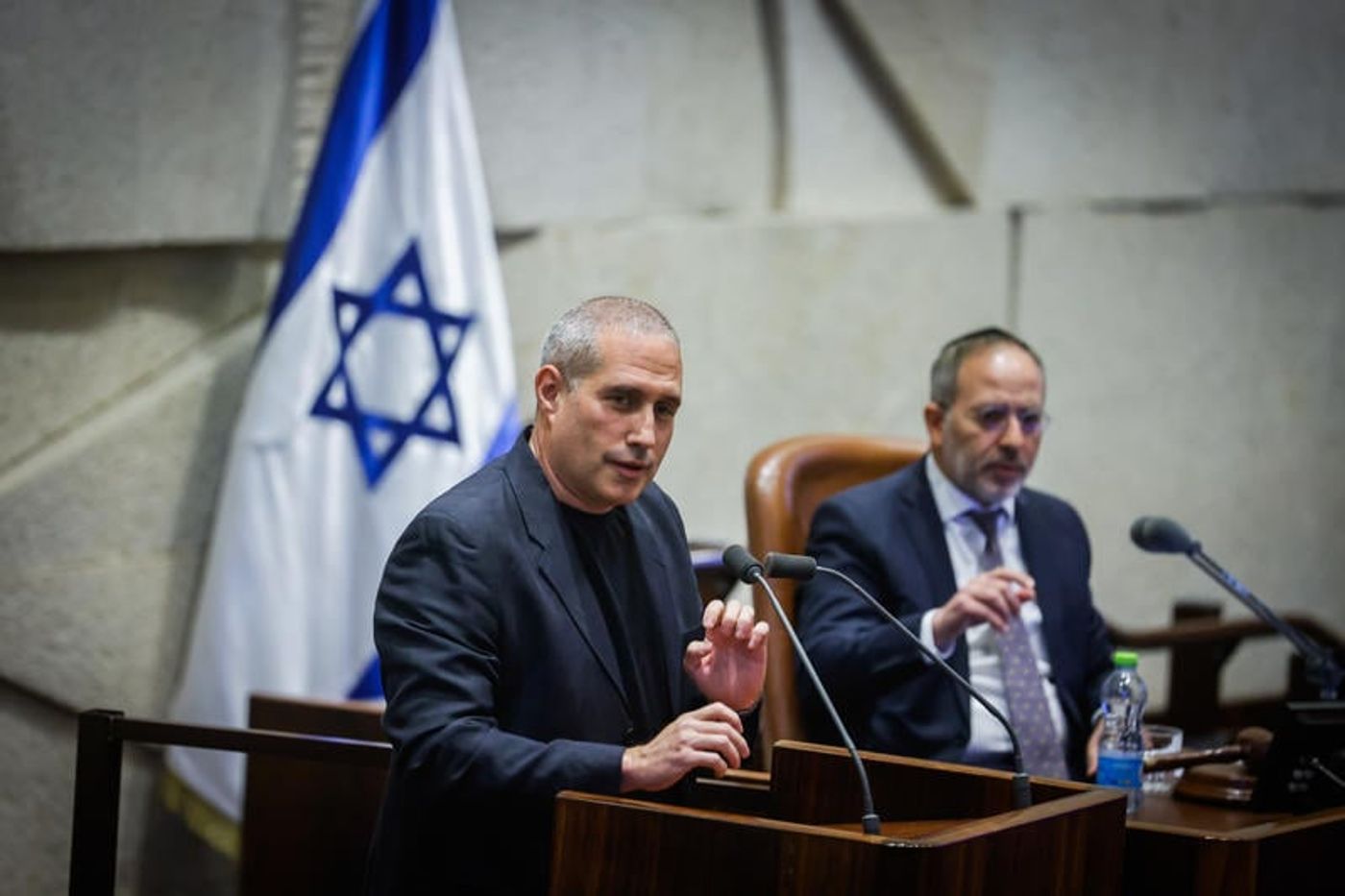 חבר הכנסת חושף: "אני מחפש אישה"