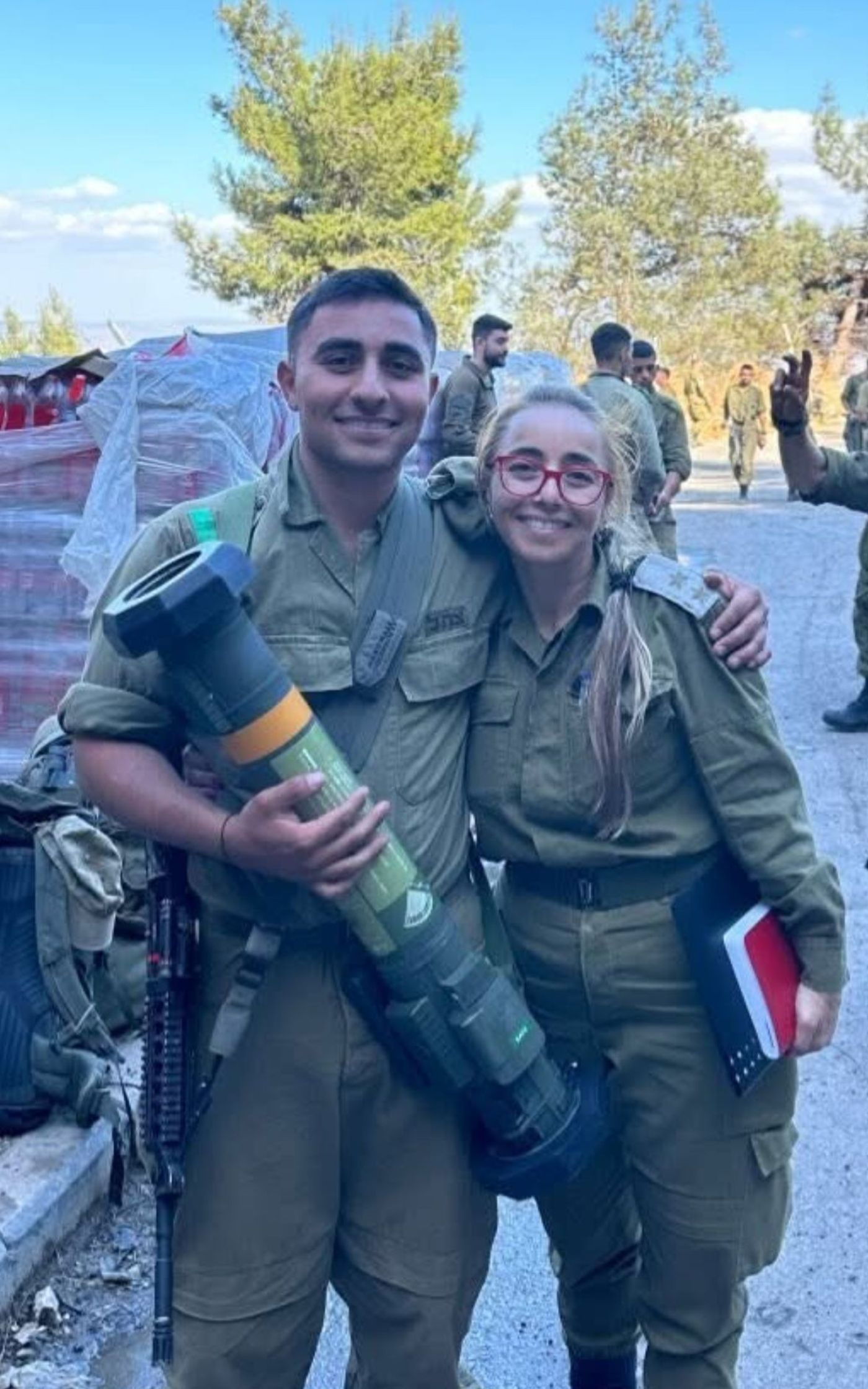 סא"ל במיל' חגית אלחרר עם בנה אמיתי ז"ל