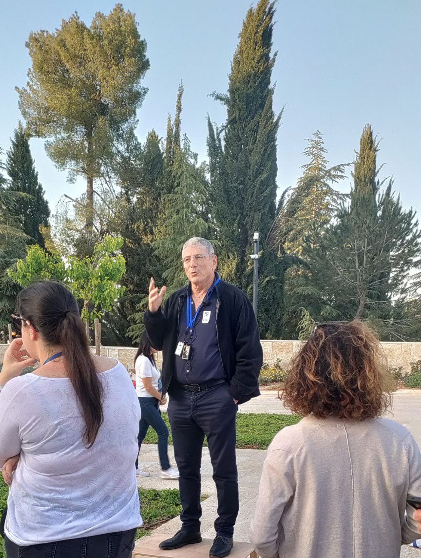 צועדים בשביל הנופלים: שבוע הגבורה מוקדש לנופלי חרבות ברזל