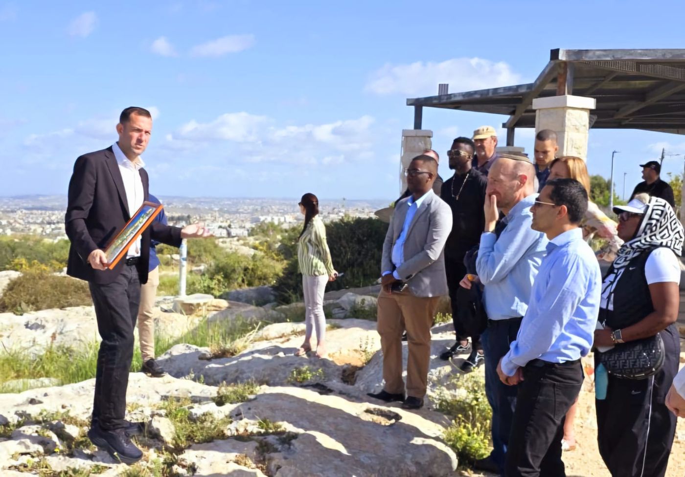 סערה בדרום אפריקה: אנטישמיות נגד חברי פרלמנט שביקרו בשומרון