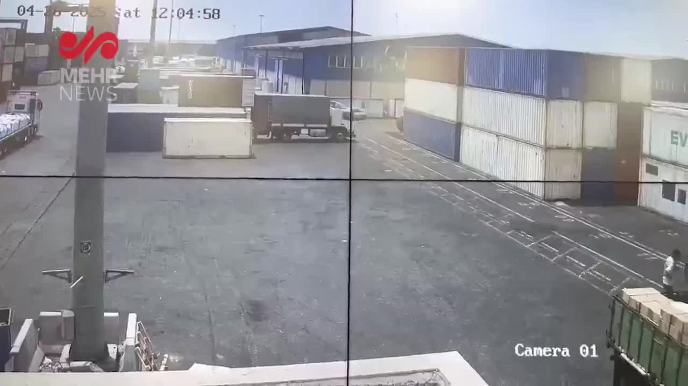 צפו בתיעוד: רגעי ההתפוצצות בנמל בנדר עבאס באיראן