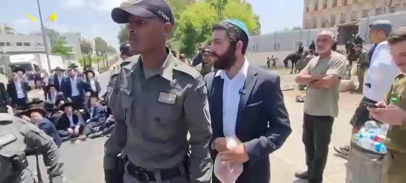 חרדים קיצוניים תקפו את המתגיייסים והטיחו בח"כ: "כמו סינוואר"