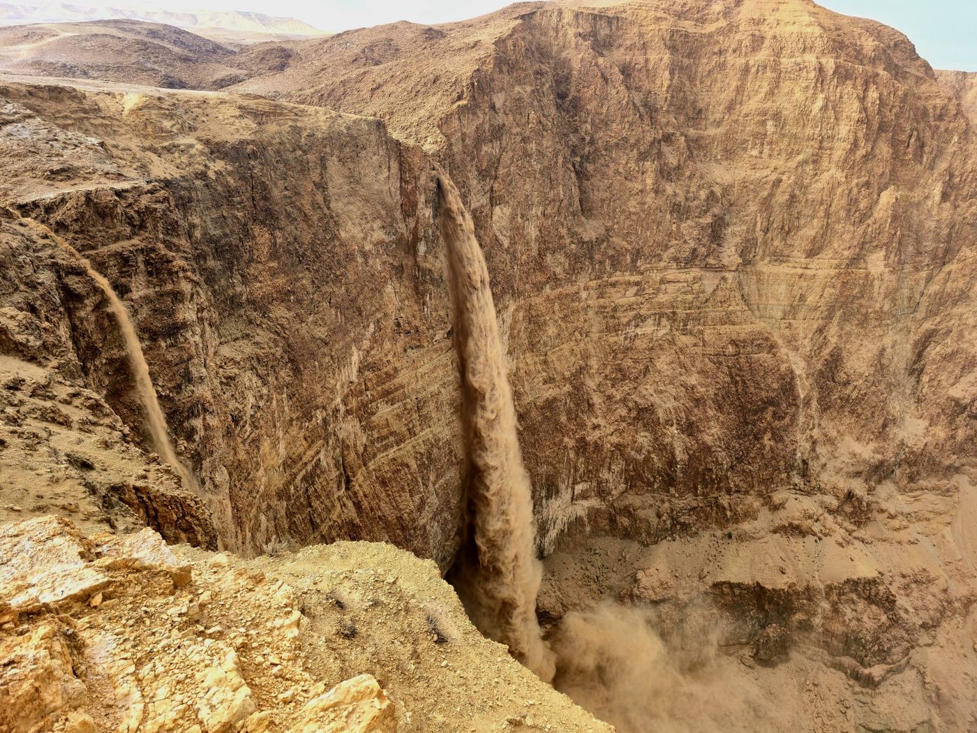 הדרום מתחת למים: צפו בתיעודים – שיטפונות בעשרות מוקדים באזור